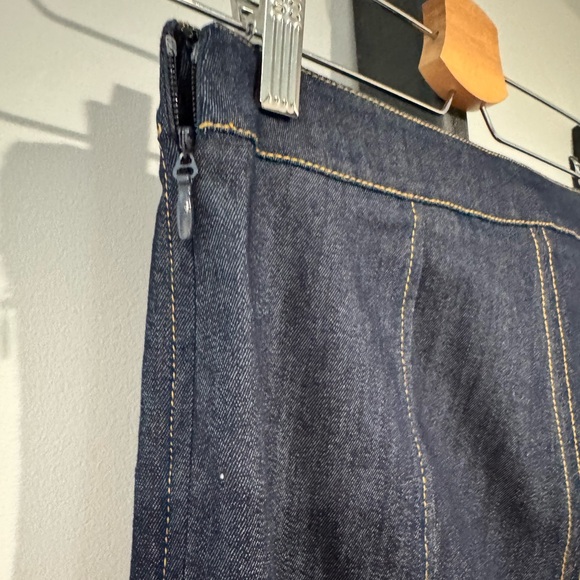 Cinq a Sept Flare Dark Wash Blue Wide Leg Jeans with Ruffle Hem Detail size 8 - Picture 4 of 8